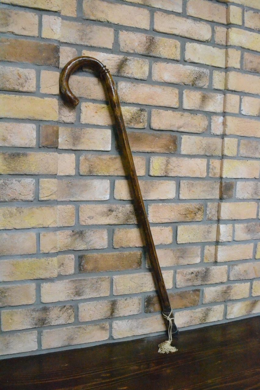 ショールームに飾ってある初代三浦花市の籐の杖