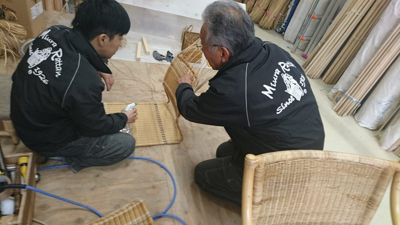 工房での修理の様子