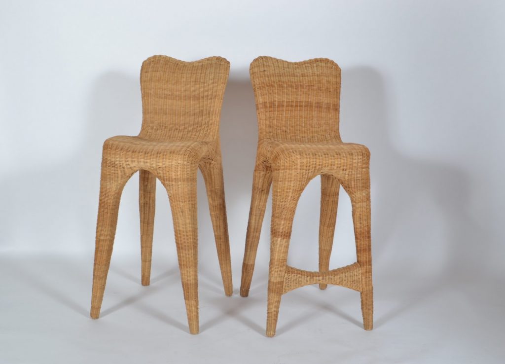 うつくしくデザインされた籐椅子