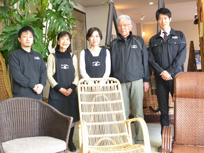 広島の籐家具職人が全国へお届けします。