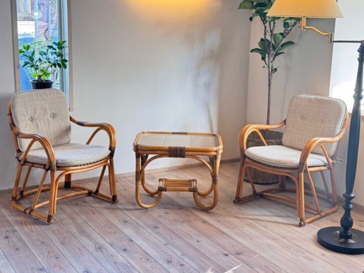 Yura-smallchaire_CH-131_4x3_04-min